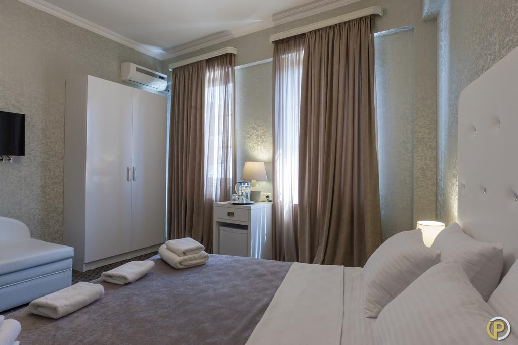 Hotel Piazza Tbilisi ภายนอก รูปภาพ